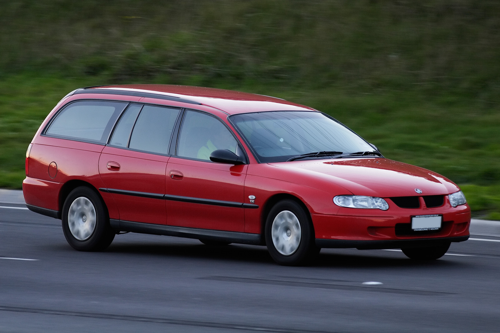 Holden Commodore Wagon (VT) 5.7 i V8 Executive (306 Hp)